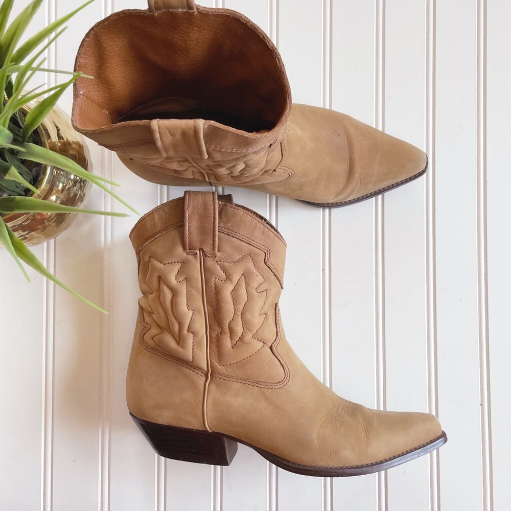 VINTAGE Nine West Tan N-Vesta Western Suede Boots
